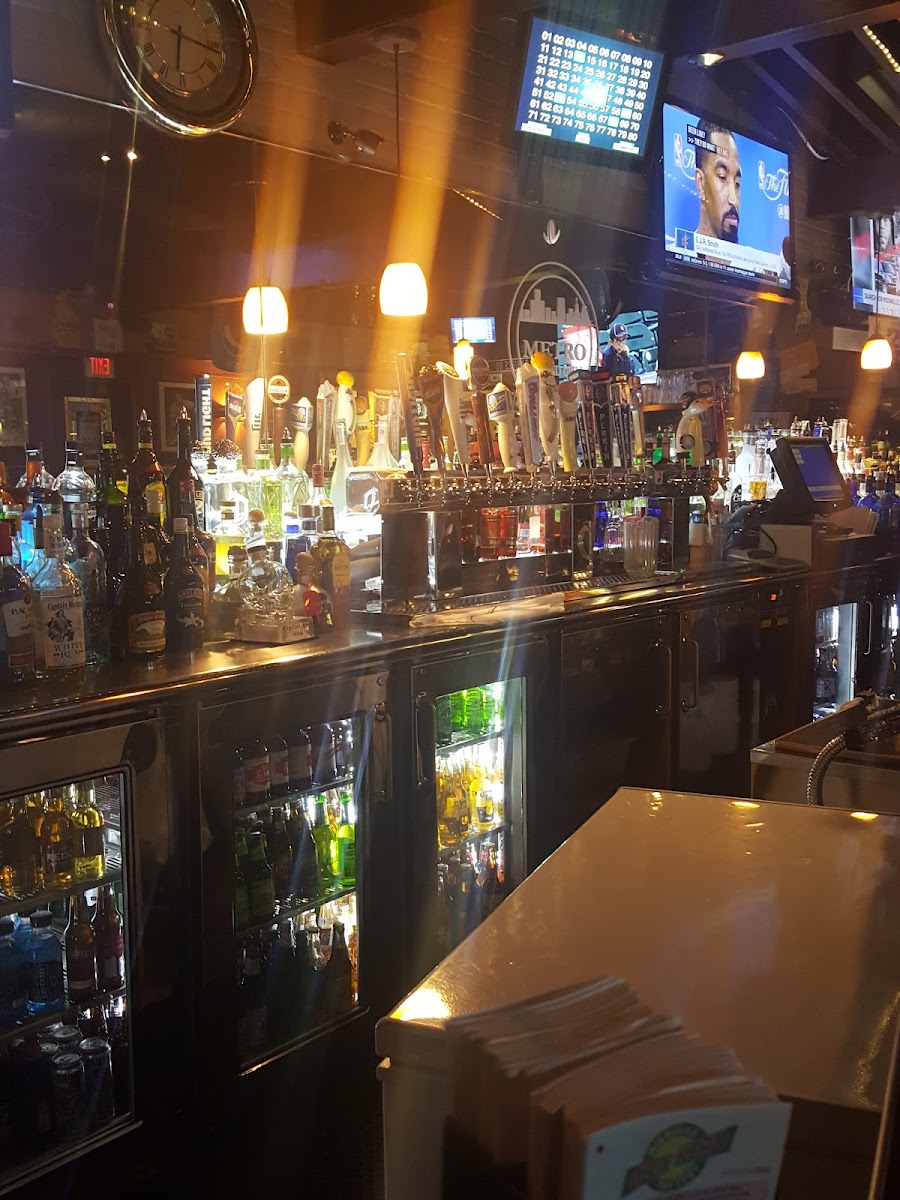 Metro Bar & Grill - 4