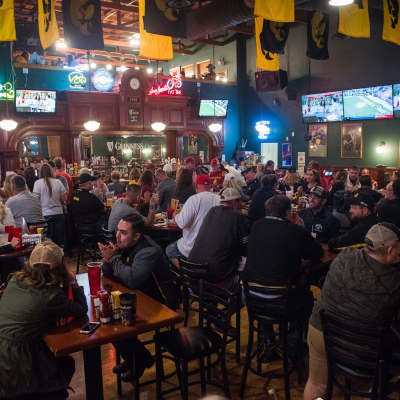 Vine Tavern & Eatery - Coralville - 2