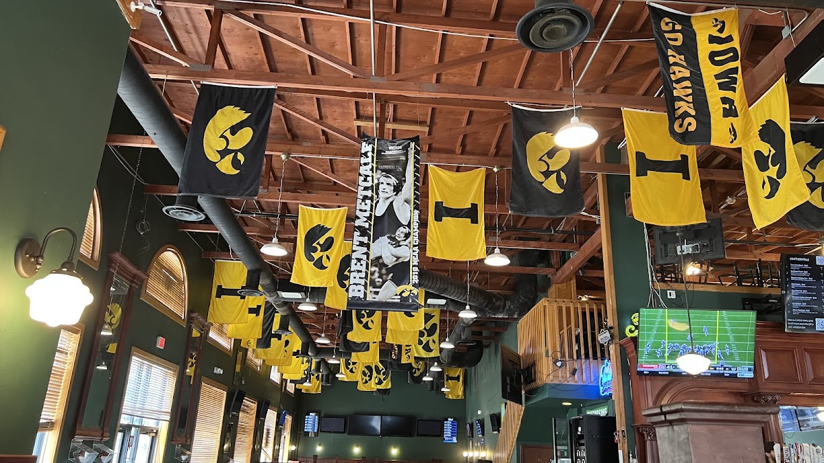 Vine Tavern & Eatery - Coralville - 9