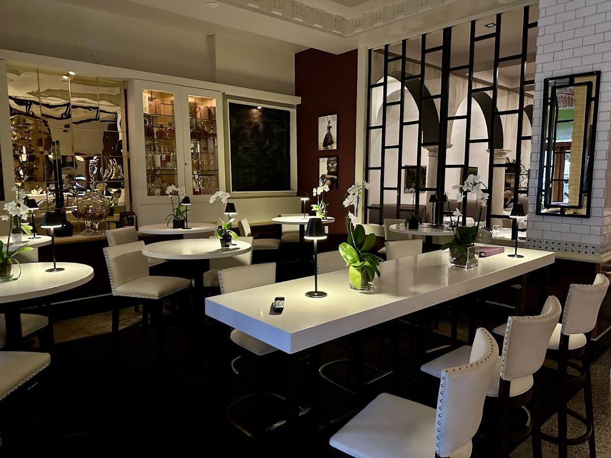 Paradiso Restaurant - 10