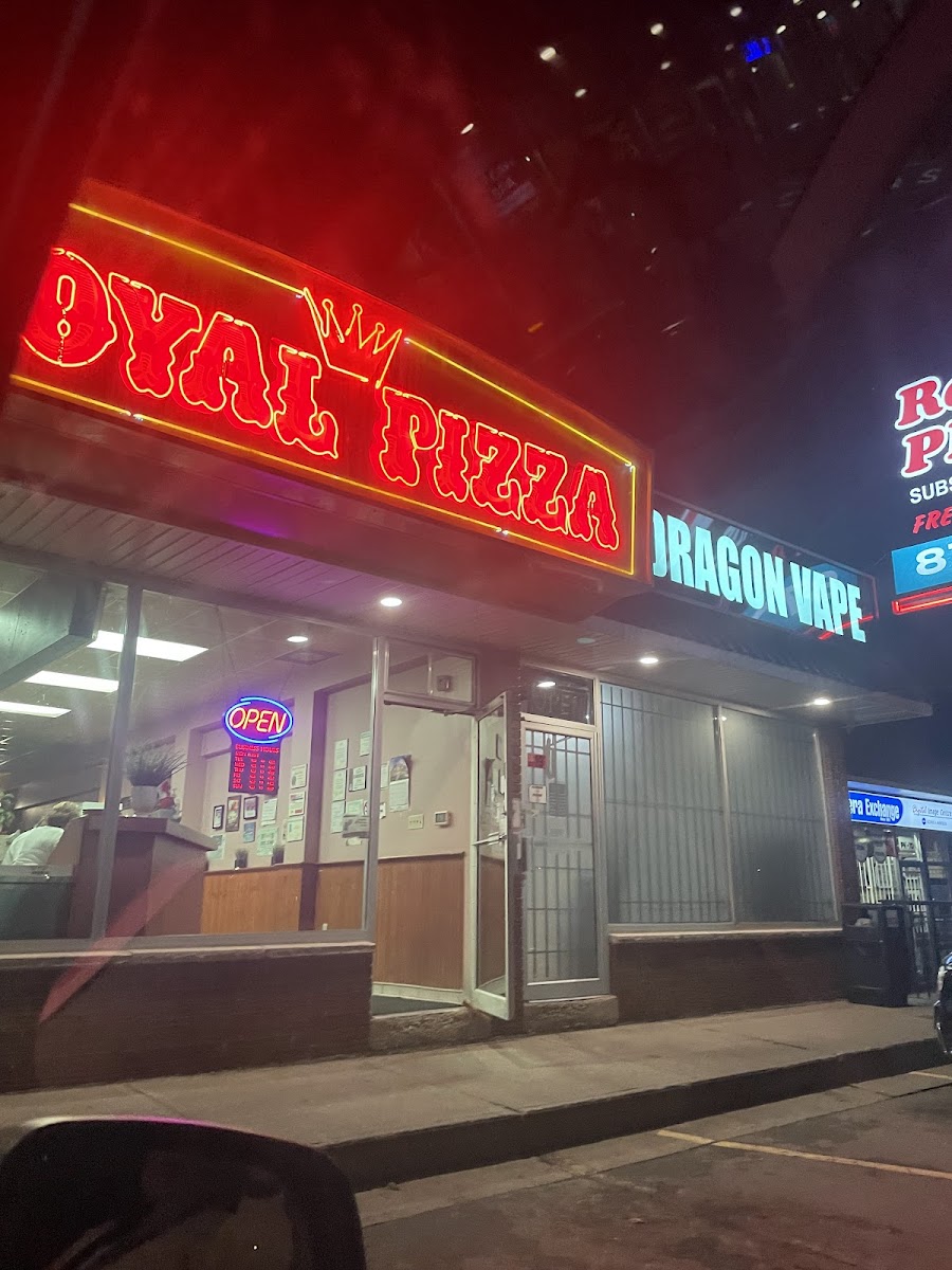 Royal Pizza & Subs - 4