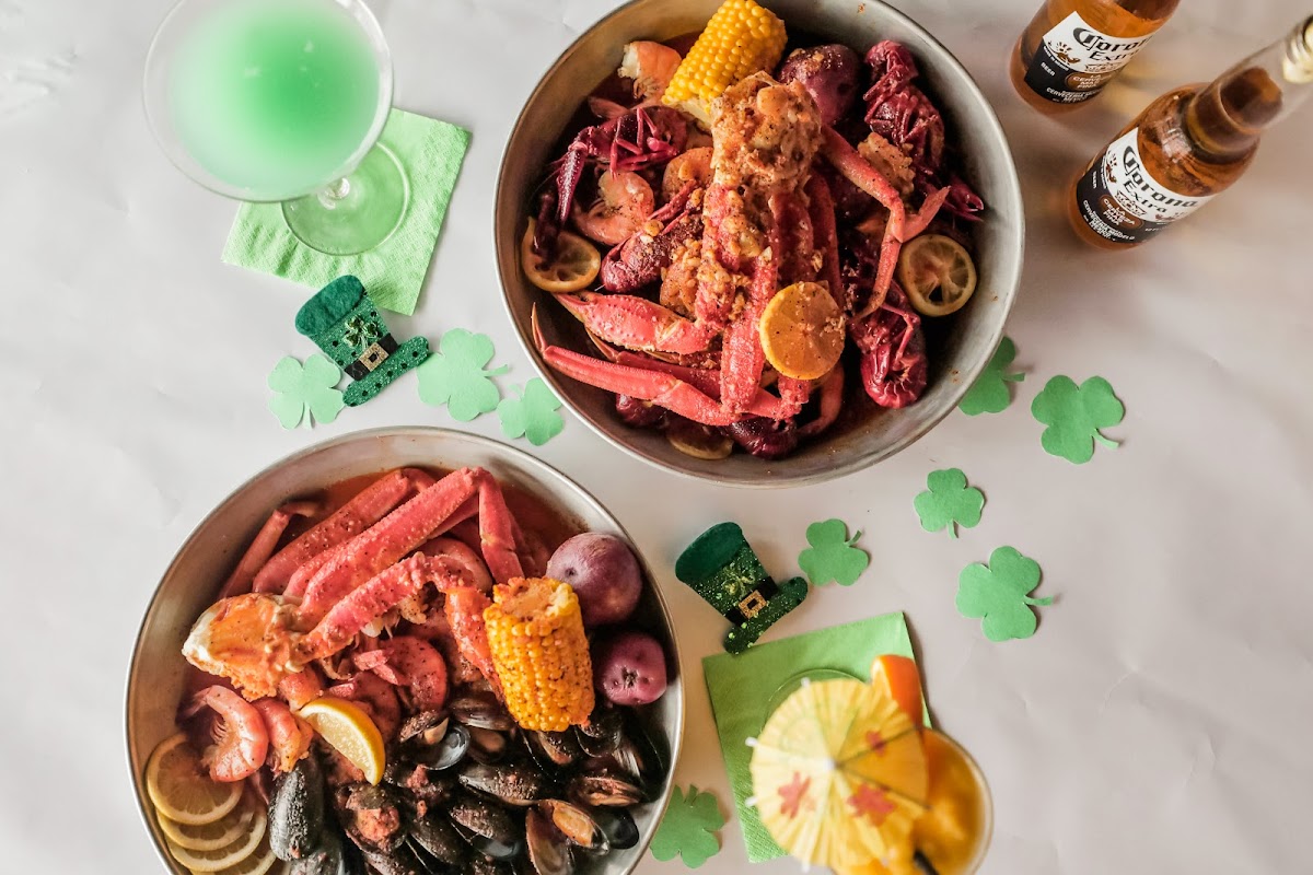 Hook & Reel Cajun Seafood & Bar - 2