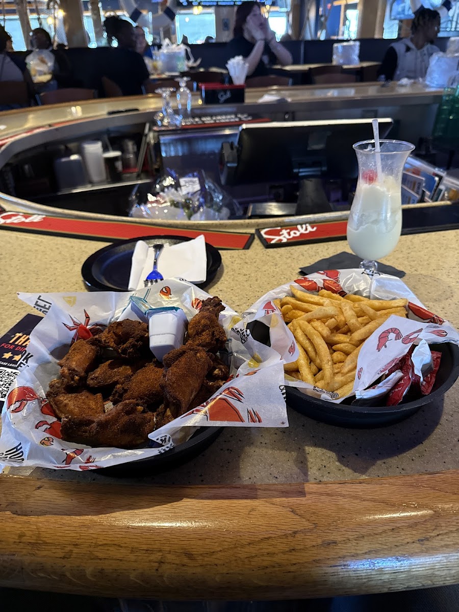 Hook & Reel Cajun Seafood & Bar - 3