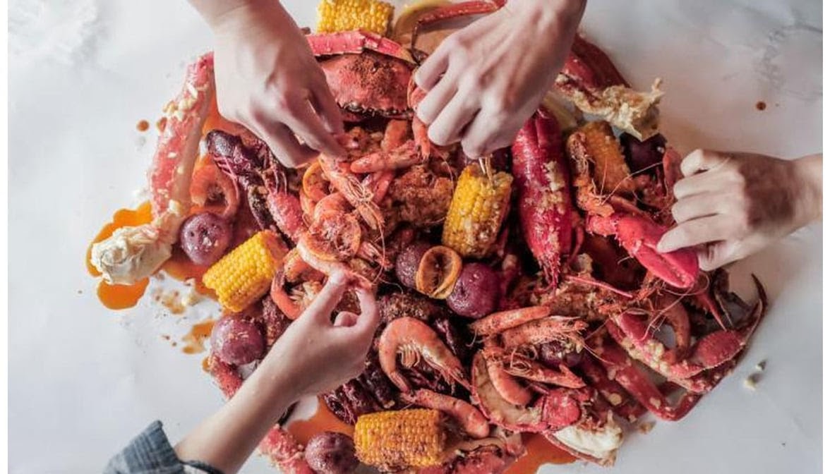 Hook & Reel Cajun Seafood & Bar - 6