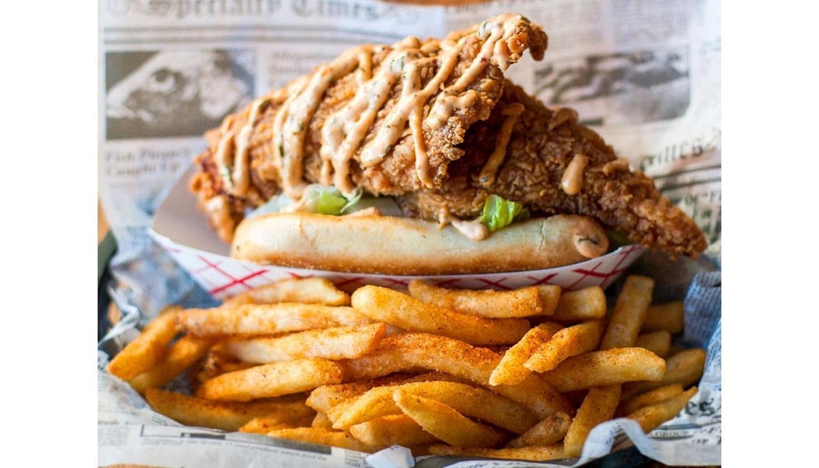 Hook & Reel Cajun Seafood & Bar - 9