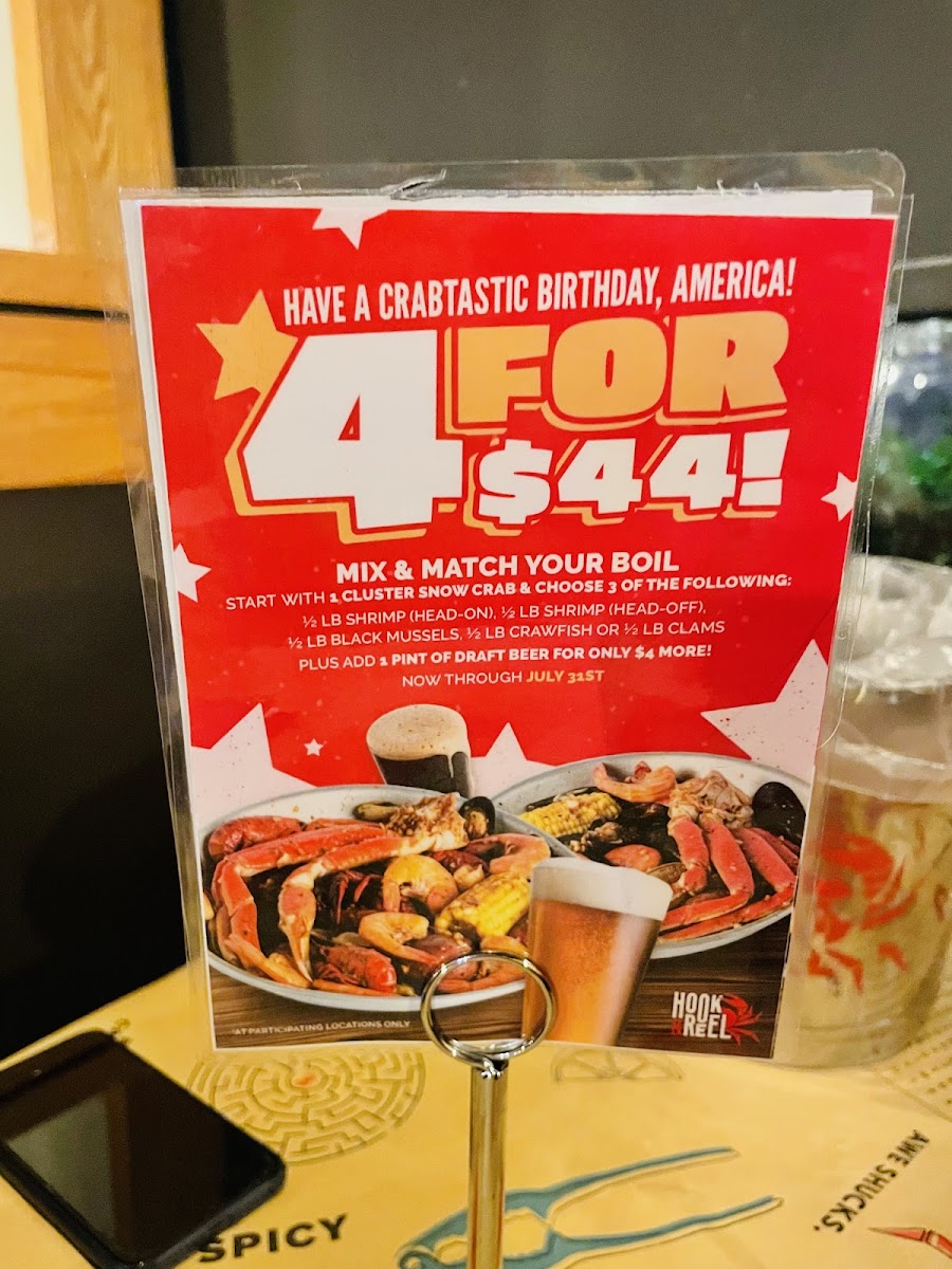 Hook & Reel Cajun Seafood & Bar - 9